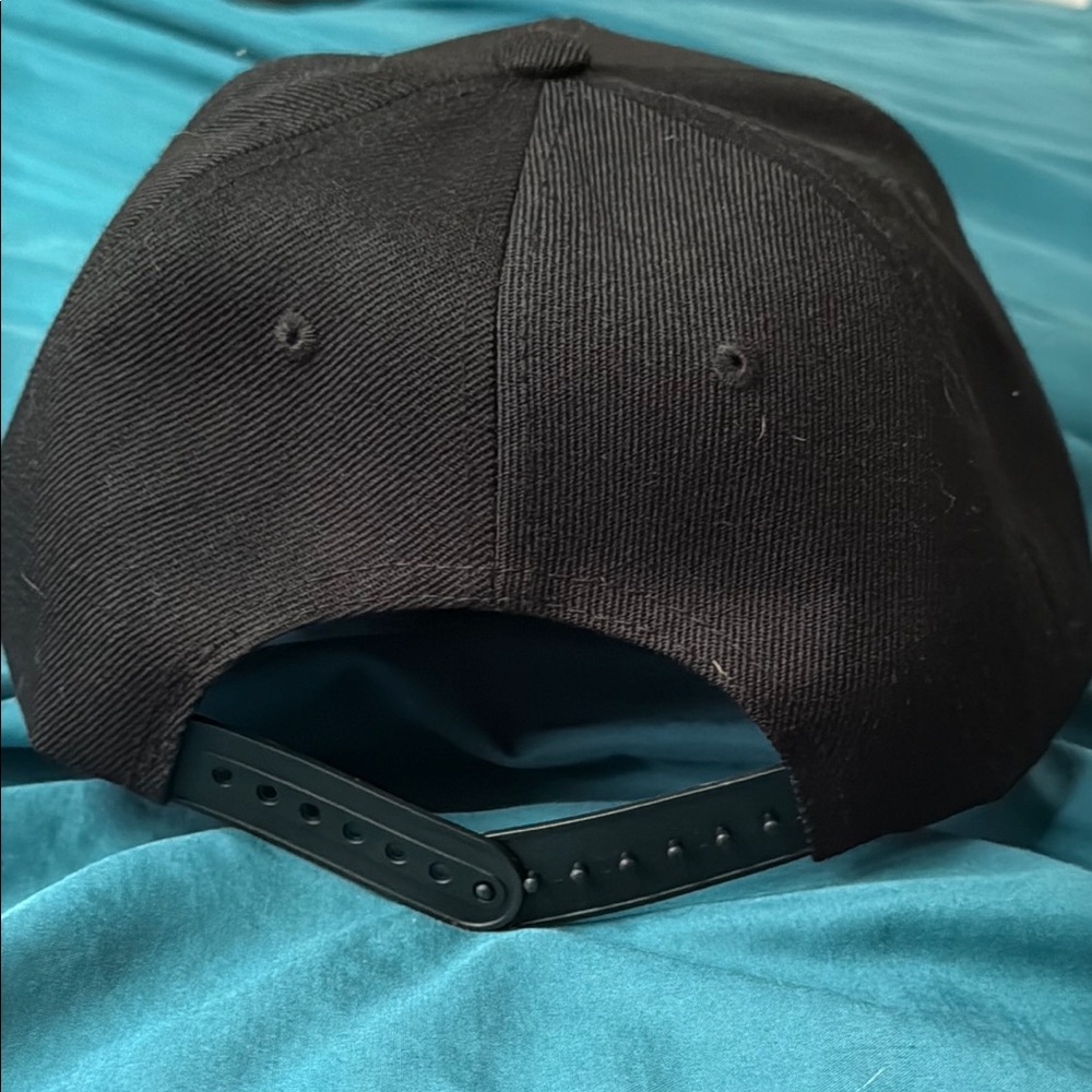 Black Cap - Picture 2 of 3